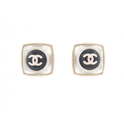 NEUF BOUCLES D'OREILLES CHANEL CARRE LOGO CC & STRASS EN METAL DORE EARRING 560€