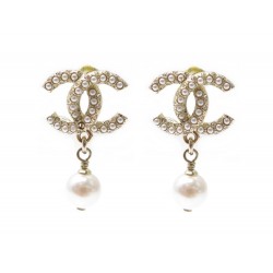 NEUF BOUCLES D'OREILLES CHANEL PUCES LOGO CC PERLES PENDANTES EARRINGS NEW 790€