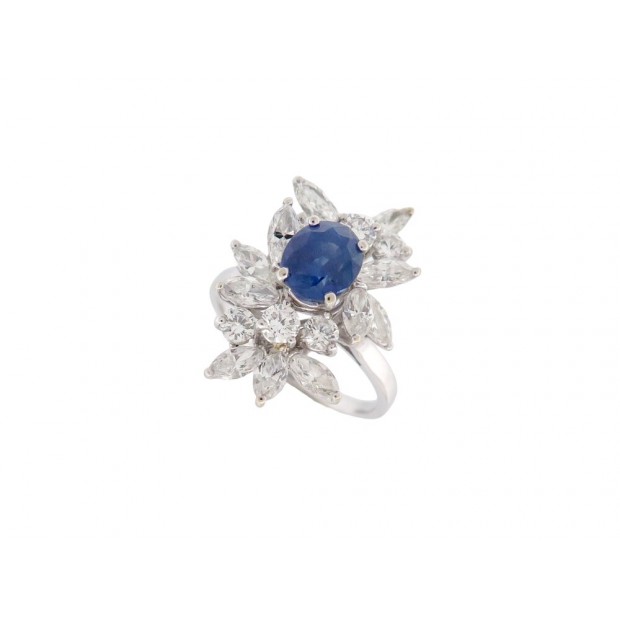 BAGUE FEU D'ARTIFICE OR BLANC 18K SERTIE D'UN SAPHIR 1.5CT & 17 DIAMANTS 2.58€