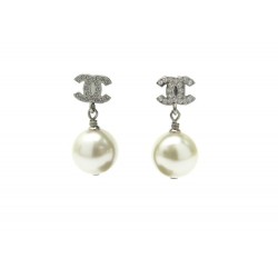 NEUF BOUCLES D'OREILLES CHANEL A36138 LOGO CC PERLES STRASS PEARL EARRINGS 650€