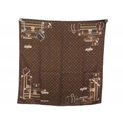 FOULARD LOUIS VUITTON MALLE TRUNK MONOGRAM 401307 EN SOIE MARRON SILK SCARF 470€