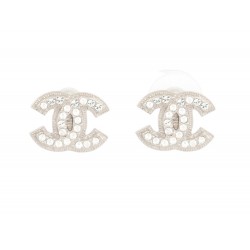 NEUF BOUCLES D'OREILLES CHANEL LOGO CC & STRASS ARGENTE SILVERED EARRINGS 650€