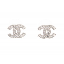 NEUF BOUCLES D'OREILLES CHANEL MINI LOGO CC & STRASS METAL ARGENTE EARRINGS 600€