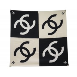 FOULARD CHANEL LOGO CC CARRE 90 EN SOIE BICOLORE NOIR ET BLANC SILK SCARF 530€