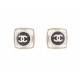 NEUF BOUCLES D'OREILLES CHANEL CARRE LOGO CC & STRASS EN METAL DORE EARRING 560€