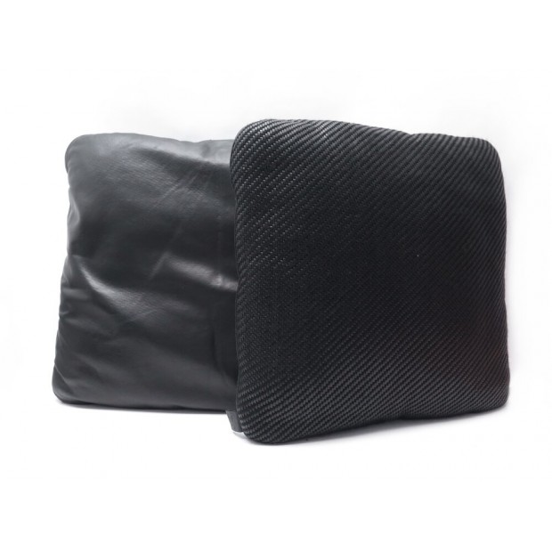 LOT 2 COUSSINS HERMES EN CUIR LISSE & ENTRELACE NOIR 50CM SET OF LEATHER PILLOWS