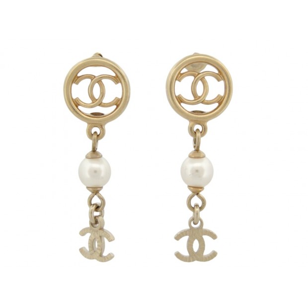 NEUF BOUCLES D'OREILLES CHANEL PENDANTES LOGO CC PERLE METAL DORE EARRINGS 1000€