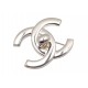 BROCHE CHANEL LOGO CC FERMOIR DE SAC TIMELESS 1996 EN METAL ARGENTE BROOCH 450€