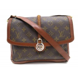 NETTOYAGE VINTAGE SAC A MAIN LOUIS VUITTON A SOUFFLETS 