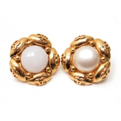 VINTAGE BOUCLES D OREILLE CHANEL PERLES METAL DORE 