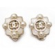 BOUCLES D'OREILLES CHANEL CC CROIX PERLES PIERRES BLANCHES DORE EARRINGS 390€